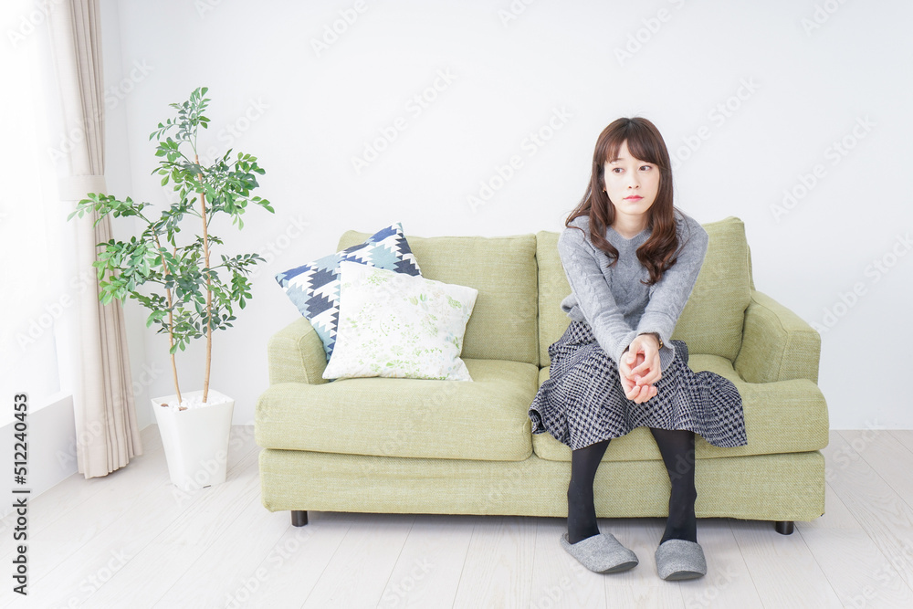 Obraz premium 自宅でリラックスをする女性