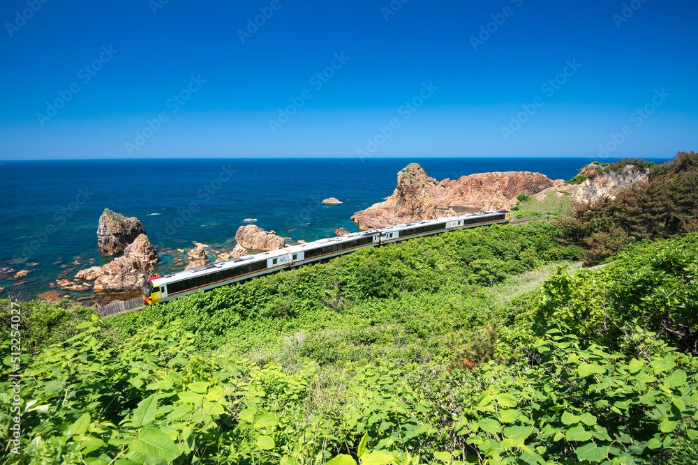 海と電車のある風景　五能線