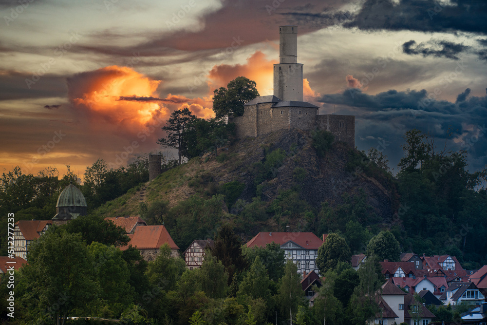 Felsburg bei Felsberg im Sonnenuntergang