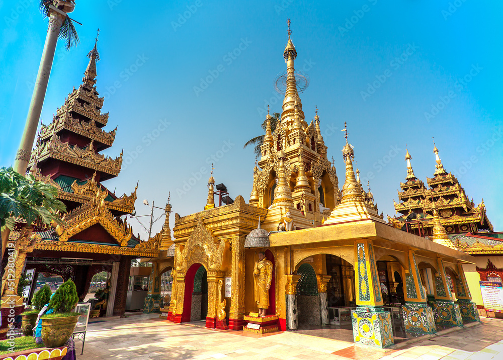 Fototapeta premium Yelena Paya pagoda, Pagoda on a small island (Syriam, Myanmar)