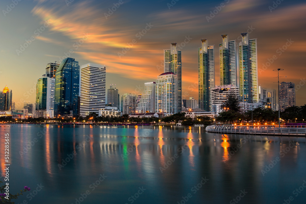 Fototapeta premium Country skyline at sunset, Bangkok, Thailand.