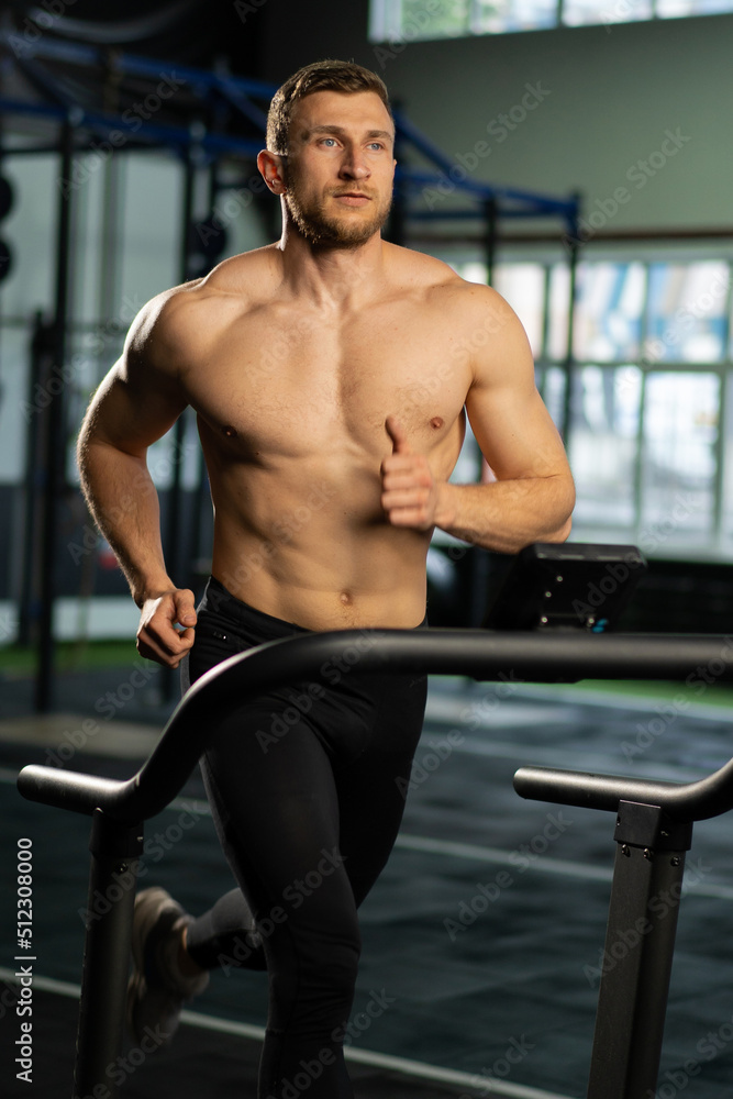 Obraz premium Male athlete running on a treadmill