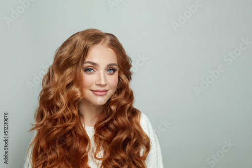 фотографія Beauty fashion portrait of beautiful cheerful smiling redhead woman with long gi