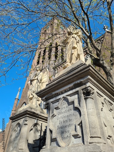 A sculpture group in front of the Big Church in Oss (the Netherlands). The text on the pedestal says
