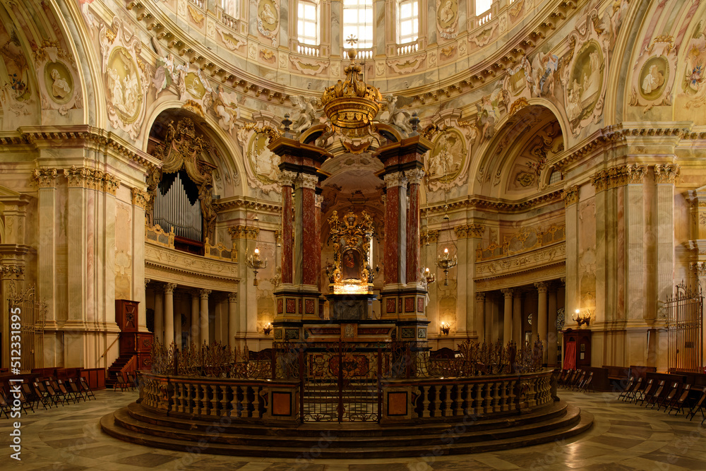 Intérieur de la Basilique de Vicaforte en Italie