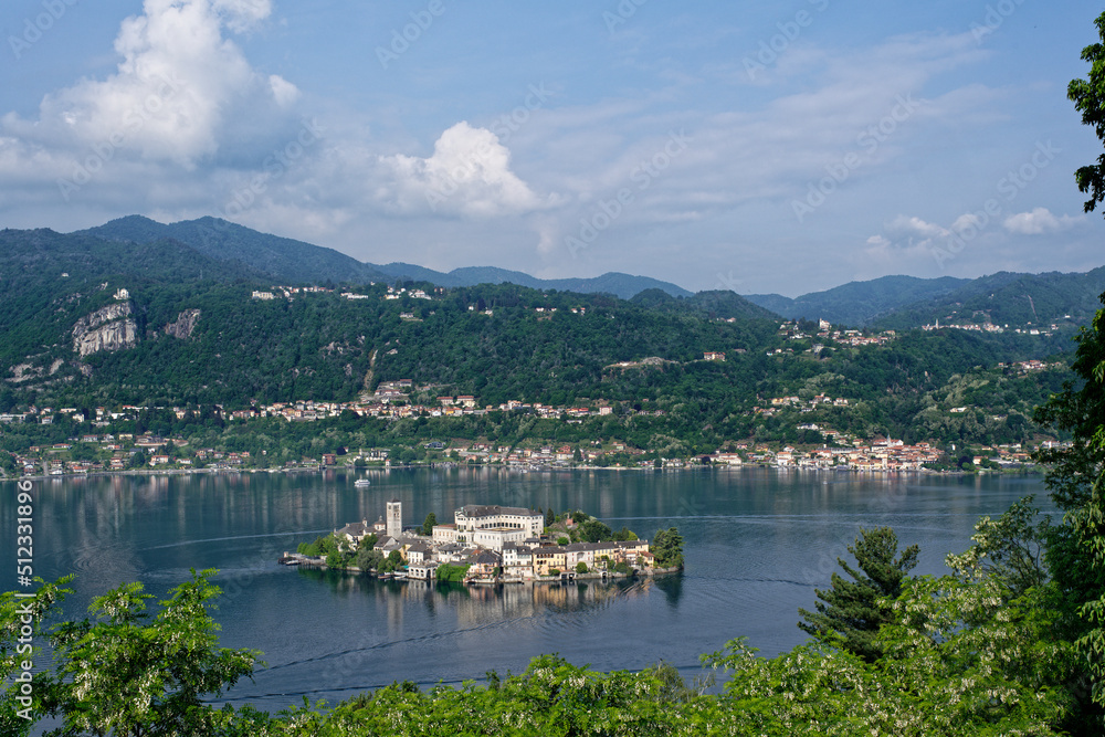 Ile  San Giulio du lac d'Horta en Italie