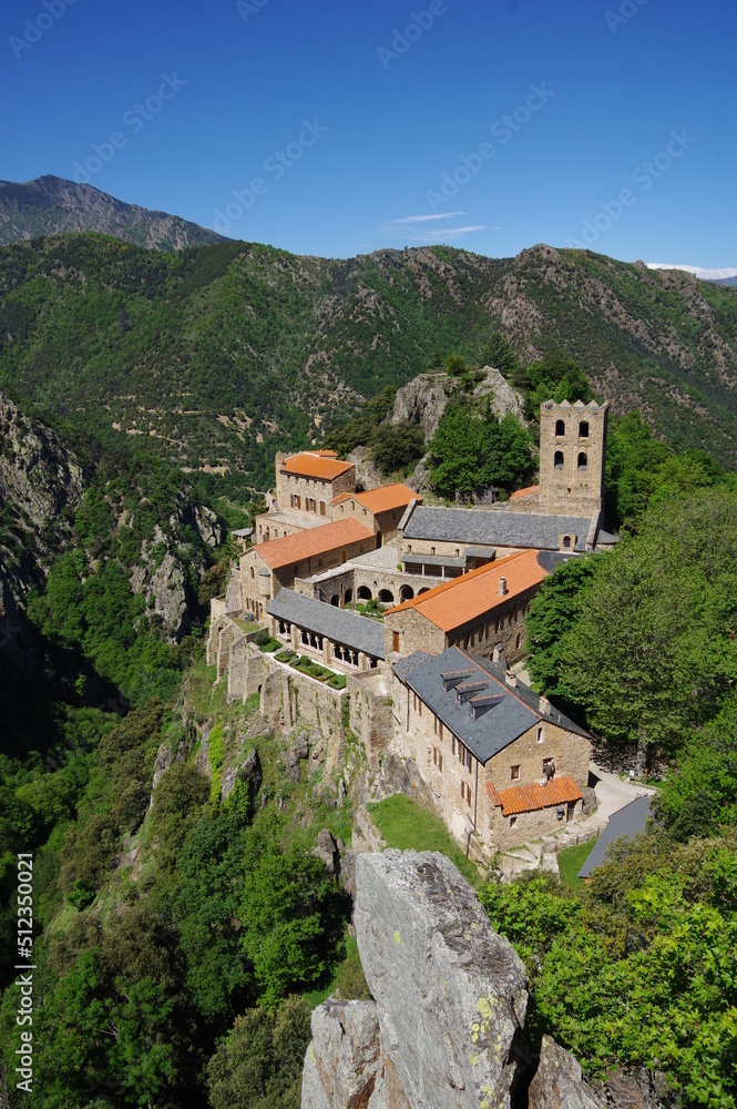 abbaye de montagne de saint Martin du Canigou dans les Pyrénées Orientale dans le sud de la France