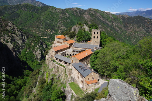 Wallpaper Mural abbaye de montagne de saint Martin du Canigou dans les Pyrénées Orientale dans le sud de la France Torontodigital.ca