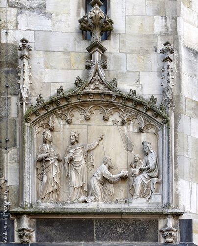 Detail an der Fassade des Aachener Rathauses