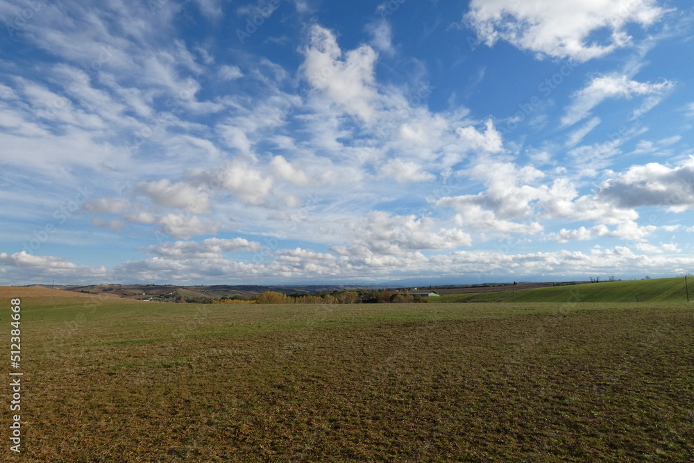 Nuages et ciel bleu