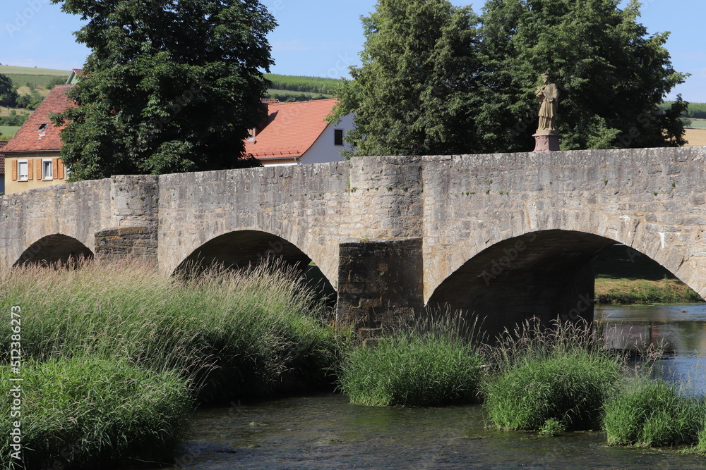 Brücke aus dem Mittelalter über die Tauber in Tauberrettersheim