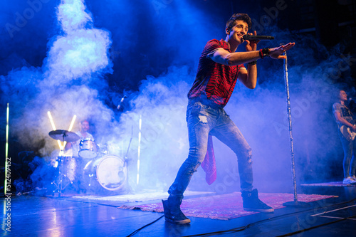 Fotografía Rock and roll group performing live.