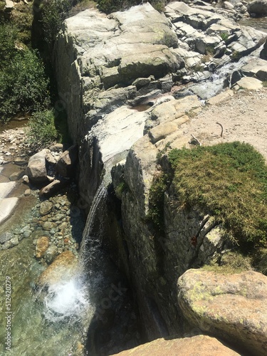 Fototapeta Naklejka Na Ścianę i Meble -  waterfall and rocks