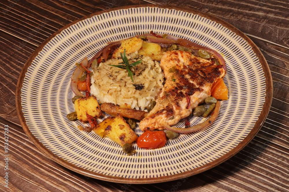 Salmão com Arroz e Legumes / Salmon with Rice and Vegetables Salmão com Arroz e Legumes / Salmon with Rice and Vegetables