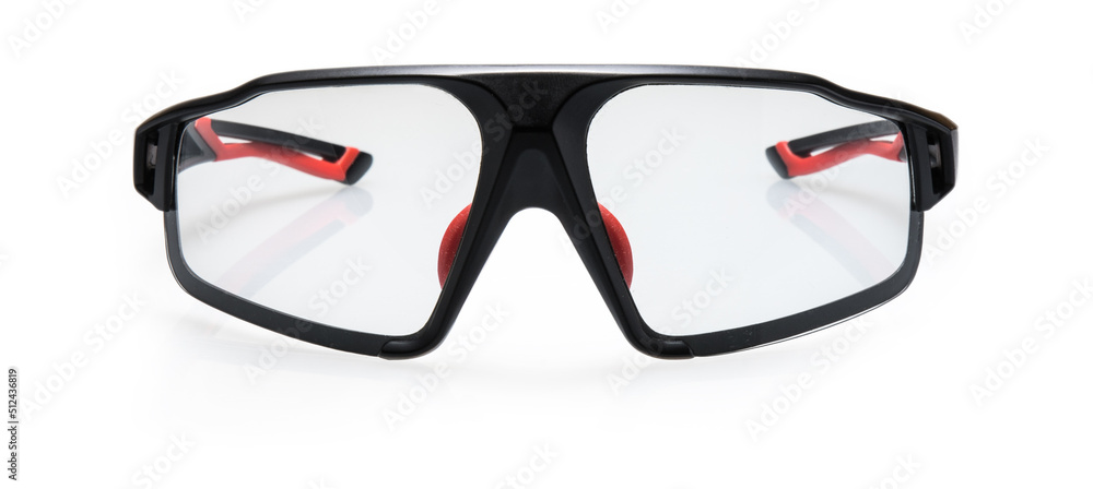 okulary sportowe fotochromatyczne do uprawiania kolarstwa czarne na białym tle