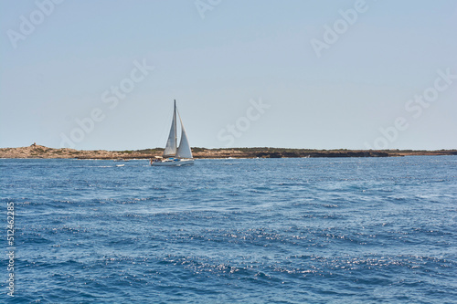veleiro no mar mediterrâneo photo