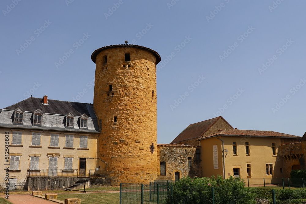 La tour Philippe AUGUSTE, tour médiévale, vue de l'extérieur, village de Charlieu, département de la Loire, France