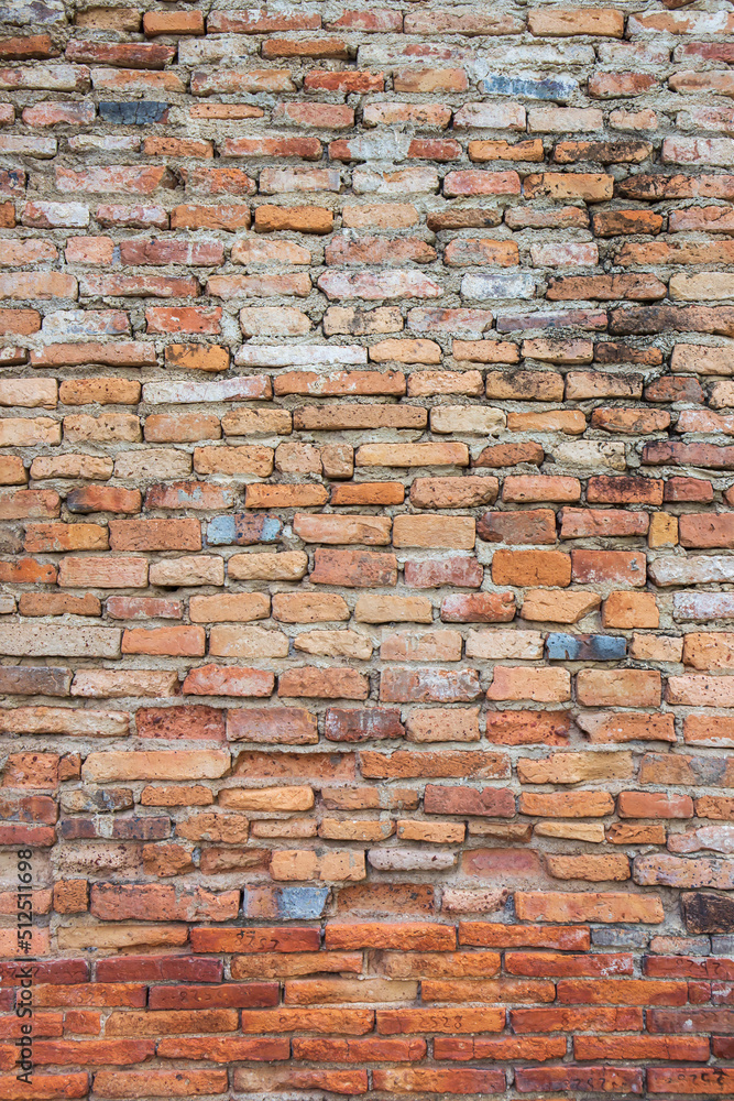 Naklejka premium Old broken wall background with bricks.