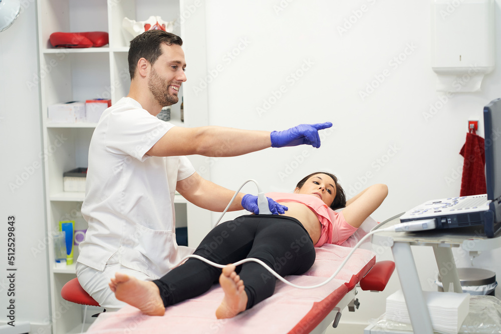 © Retamosa - a physiotherapist performing an ultrasound scan for pelvic floor treatment