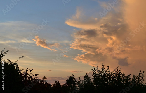 Ciel du soir apr  s un orage