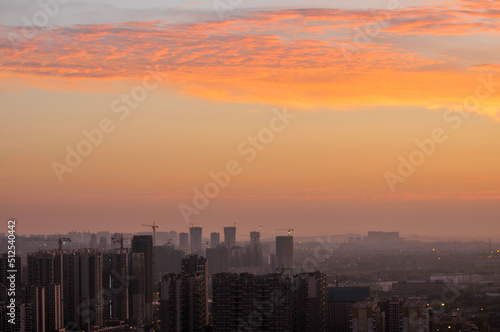 sunset over the city © 曹宇