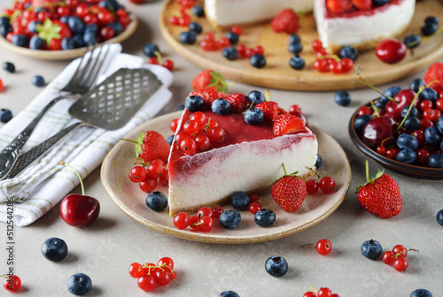 Summer cheesecake with berries