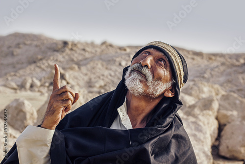 Portrait of an old Arab man who looks into the sky.