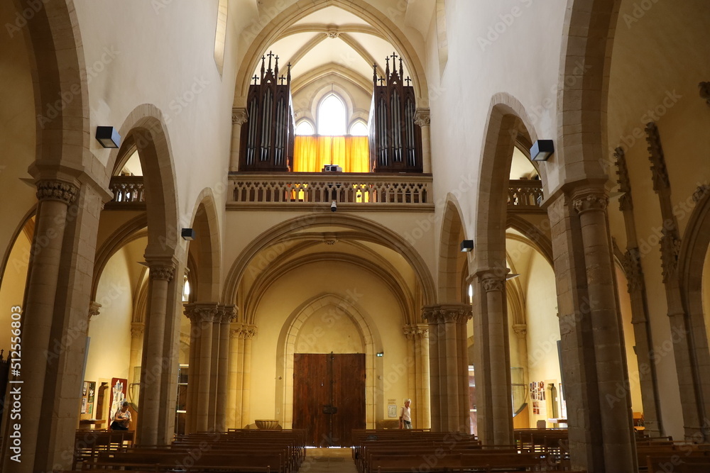 L'église Saint Philibert, de style gothique, intérieur de l'église, village de Charlieu, département de la Loire, France