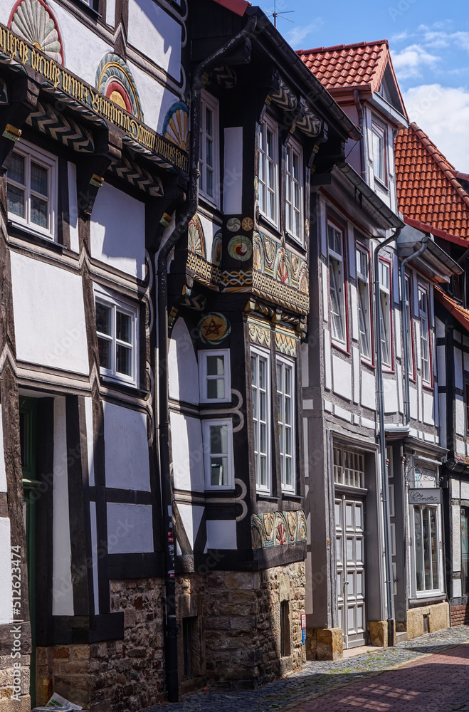 Romantische verzierte Fachwerkbauten in der Altstadt von Hameln