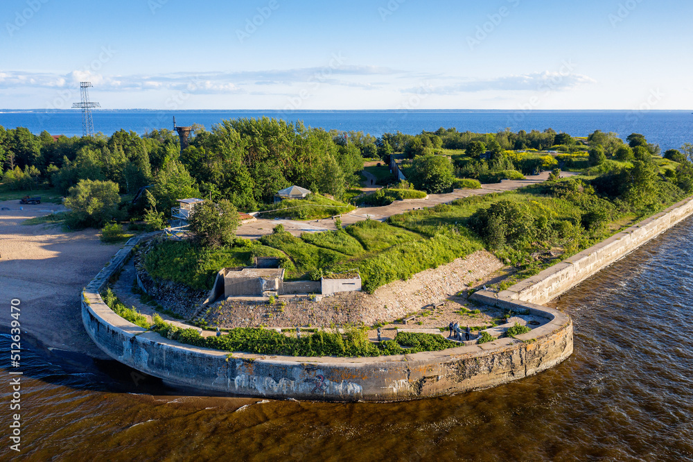 Fototapeta premium Kotlin Island in summer. View of the Reef Fort and the Zapadny Kotlin Nature Reserve from the air.