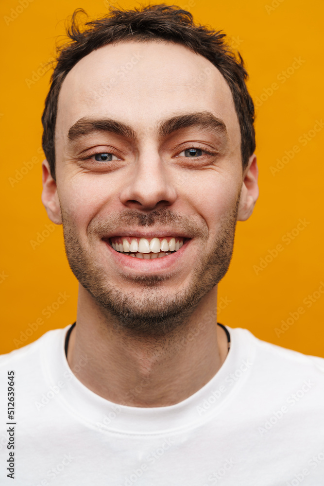 Obraz premium Close up portrait of a smiling young man