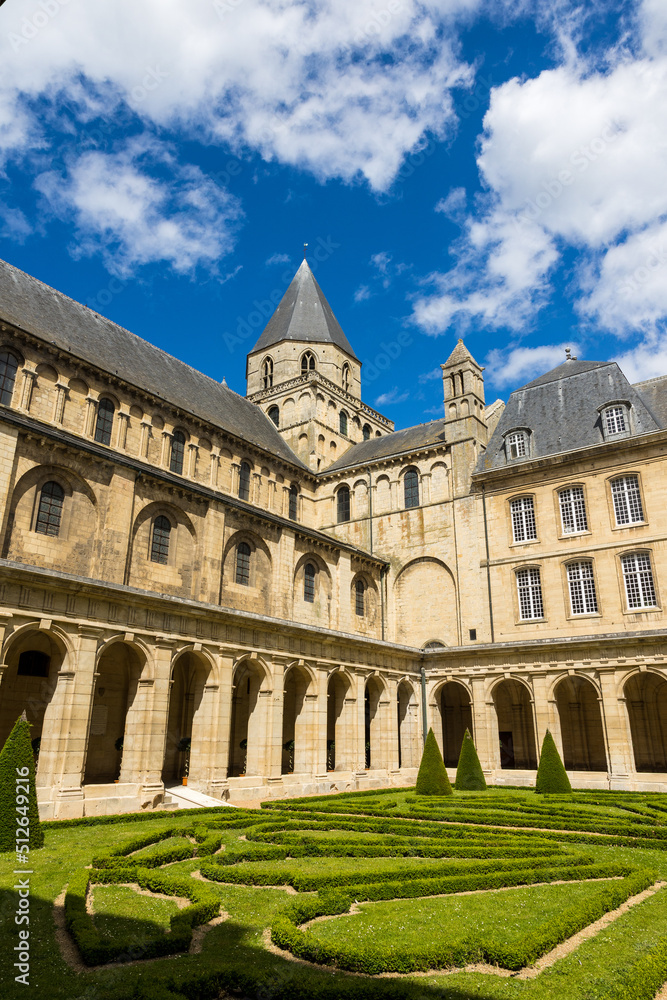 Cloître de l'Abbaye-aux-Hommes à Caen