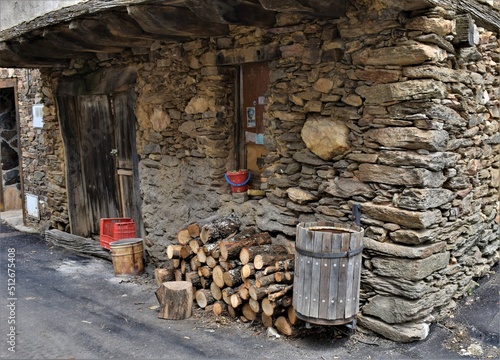 casa de piedra de una aldea semiabandonada  photo