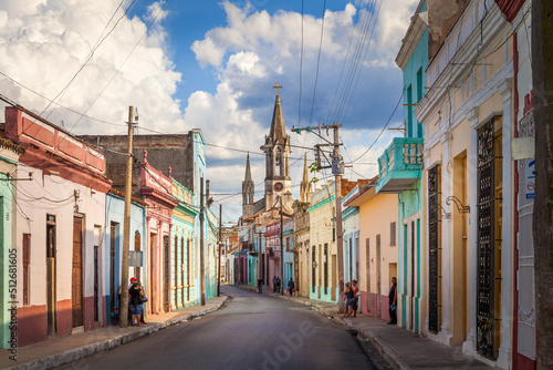 Fényképezés View of the old town with the Sacred Heart of Jesus Cathedral, Camaguey, Cuba