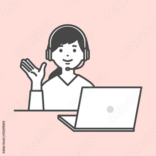 ノートパソコンの前で説明をするオペレーターの女性　Operator woman explaining in front of a laptop computer