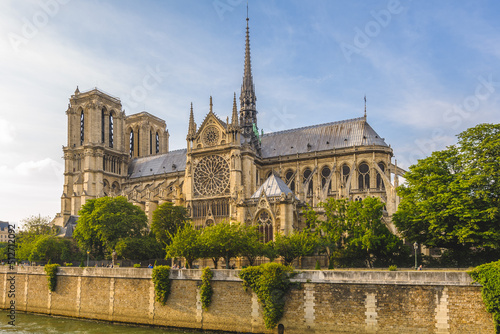 Notre Dame de Paris Cathedral and Seine River © Richie Chan