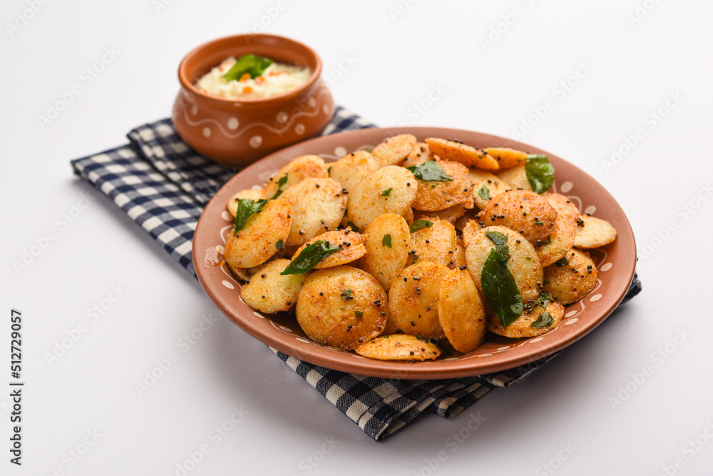 mini idli fry with coconut chutney mini idli fry with coconut chutney