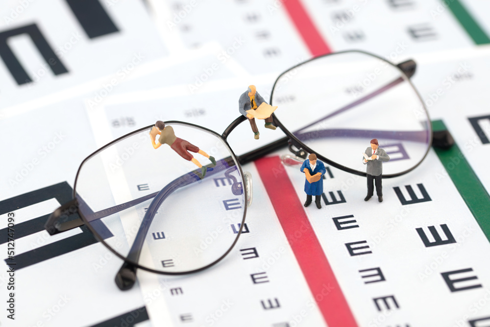 Reading in miniature scenes affects eyesight Reading in miniature scenes affects eyesight