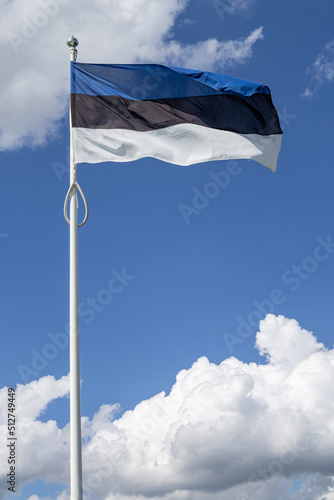 Foto flag of Estonia flying in the wind