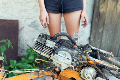 Tablou canvas Woman Amateur Mechanic Restorer - Where to Start