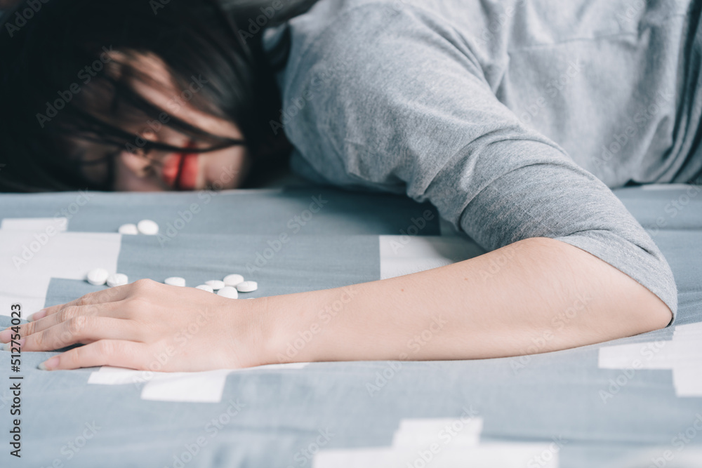 A woman suffering from depression causes an overdose to destroy her life. A woman suffering from depression causes an overdose to destroy her life.