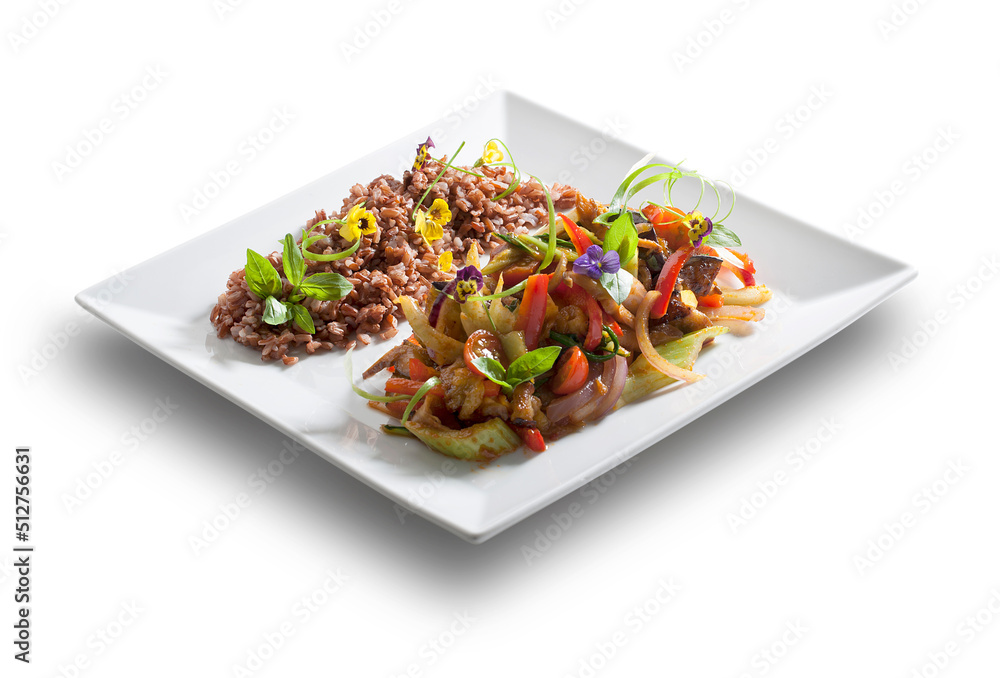 Wok de arroz con verduras y flores. Rice wok with vegetables and flowers. Wok de arroz con verduras y flores. Rice wok with vegetables and flowers.