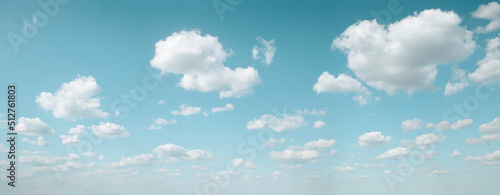 Tableau sur toile Blue sky with white fluffy cumulus clouds