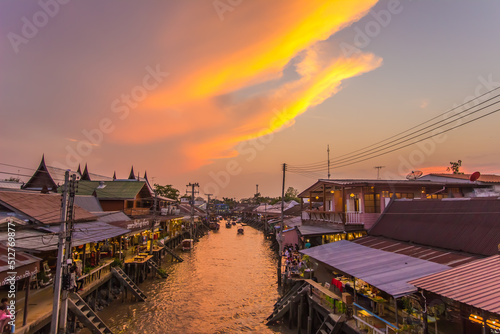 Foto Amphawa district,Samut Songkhram Province,Thailand on April 12,2019:Amphawa Floa