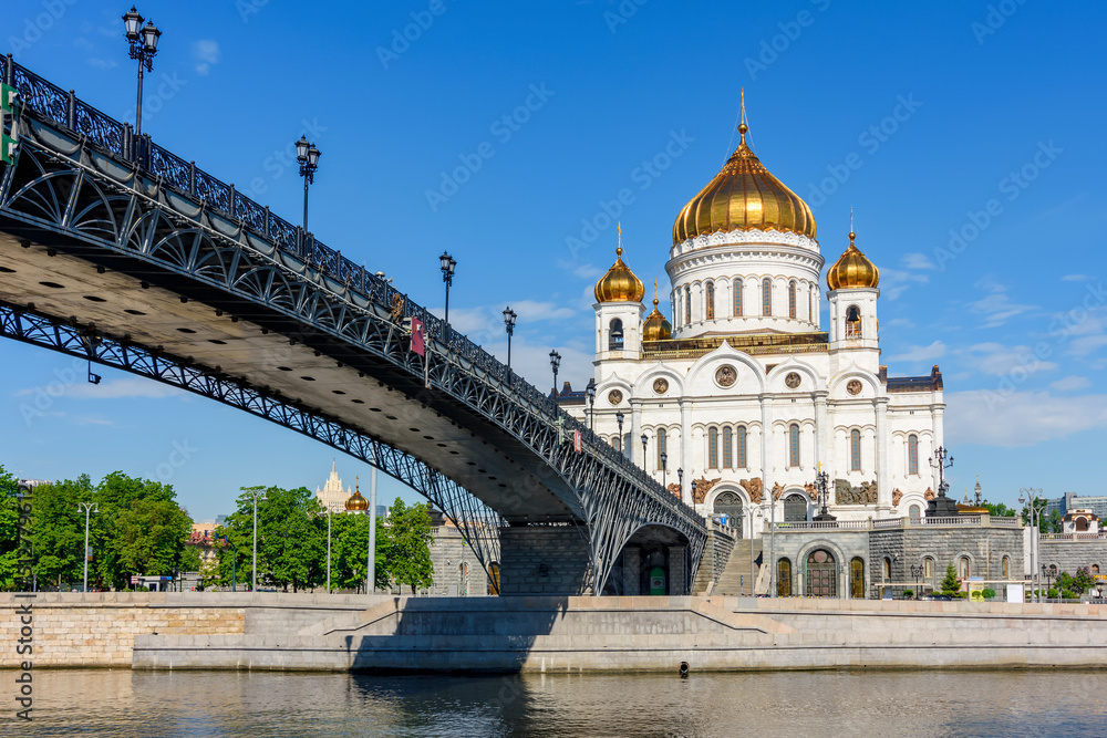 Cathedral of Christ the Savior (Khram Khrista Spasitelya) and Patriarshy bridge, Moscow, Russia