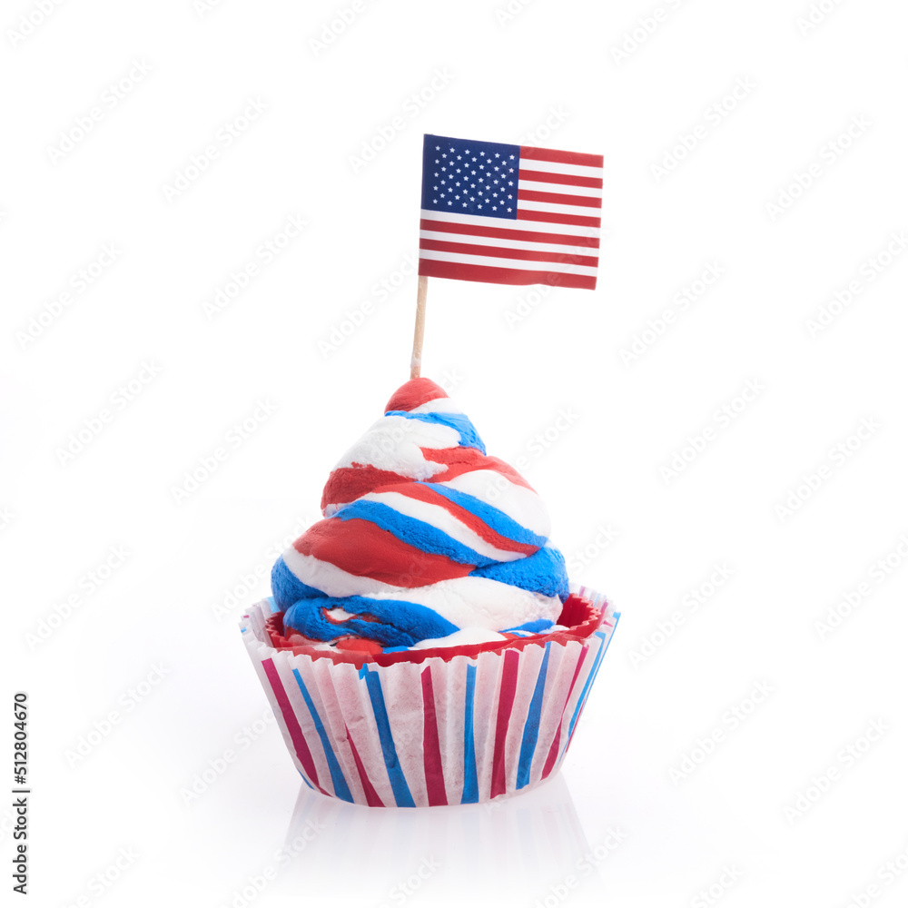 Obraz premium American independence day, celebration and holidays concept - cupcake in disposable tableware and stars.