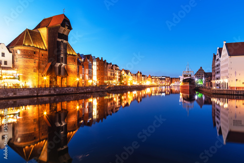 Nocny widok na Stare Miasto w Gdańsku, Polska