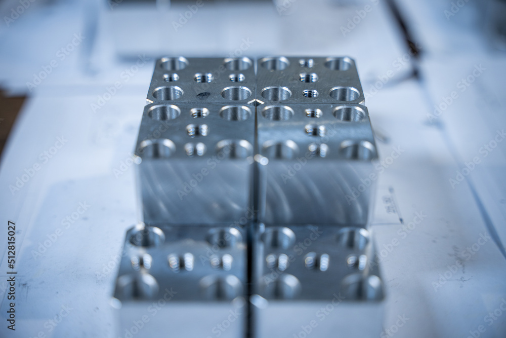 Pièces de moteur cubiques empilées Pièces de moteur cubiques empilées