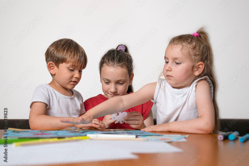 Children are engaged in creativity, discuss and communicate Children are engaged in creativity, discuss and communicate