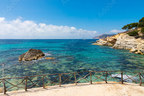 Fototapeta Naklejka Na Ścianę i Meble -  Mirador sobre aguas cristalinas en Costa de la Calma, en la isla de Mallorca (Islas Baleares, España)